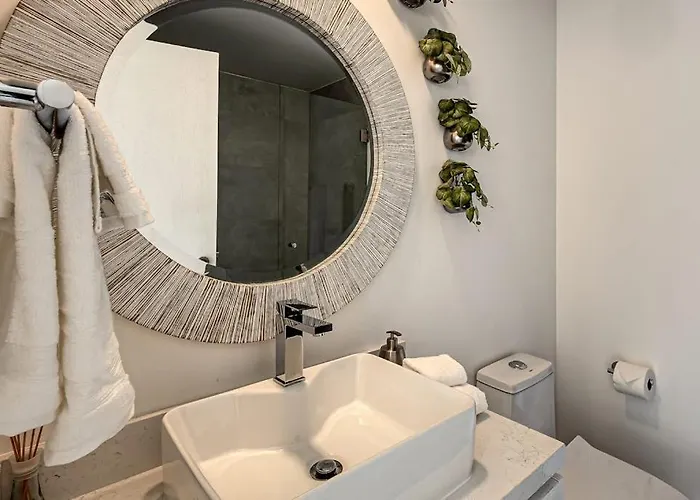 Spacious Luxury With Ocean Views, Pool&steps To Playa El Médano Сasa de vacaciones *